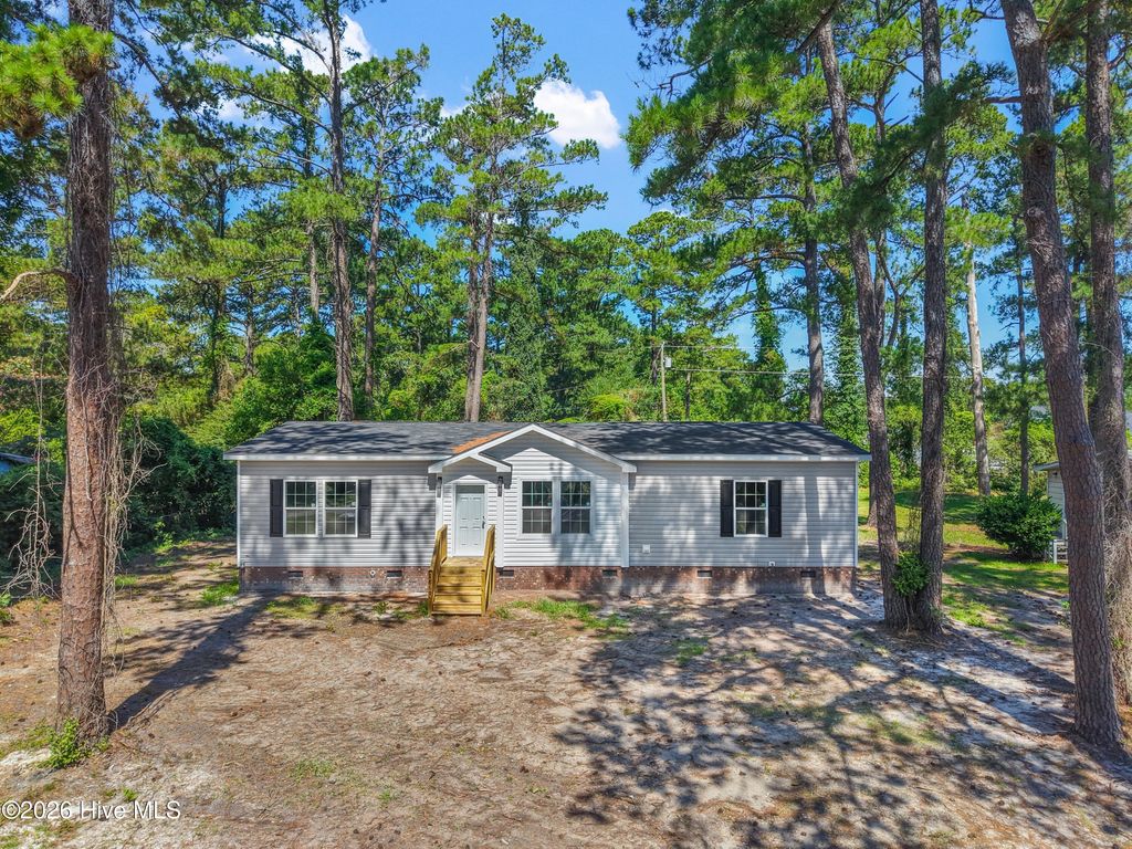 1869 Mission Hills Drive, Wilmington, NC 28405