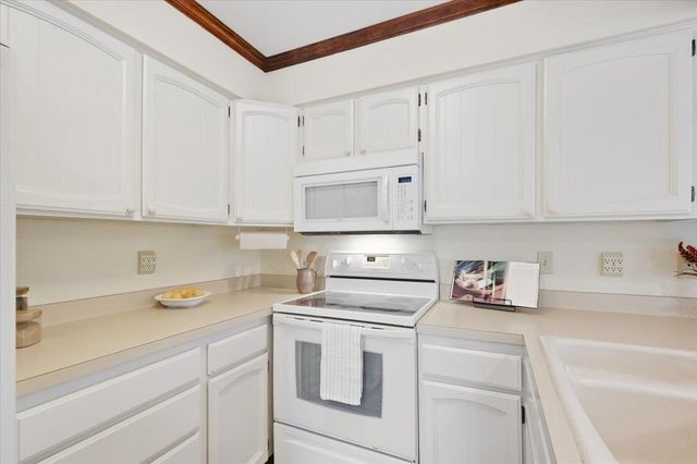 2621 Mission Circle, Madison, WI 53713