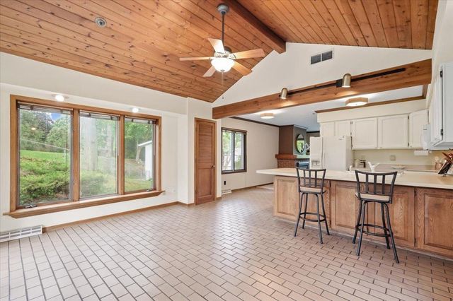 2621 Mission Circle, Madison, WI 53713