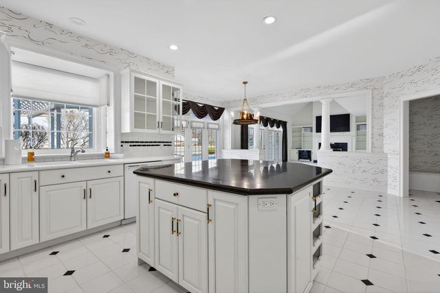 1137 OAKMONT DR, Lancaster, PA 17601