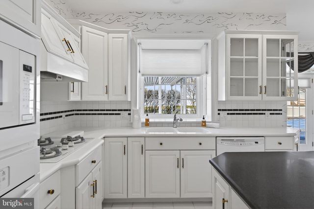 1137 OAKMONT DR, Lancaster, PA 17601