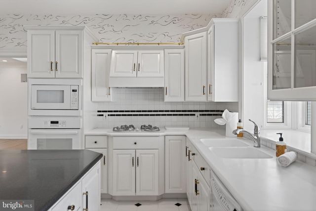 1137 OAKMONT DR, Lancaster, PA 17601