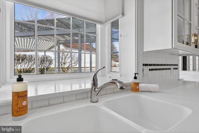 1137 OAKMONT DR, Lancaster, PA 17601