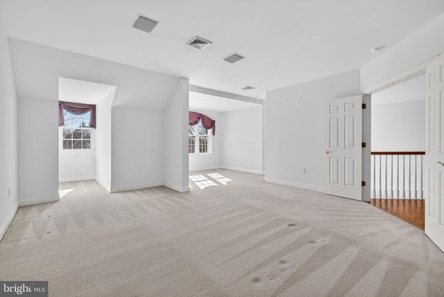 1137 OAKMONT DR, Lancaster, PA 17601