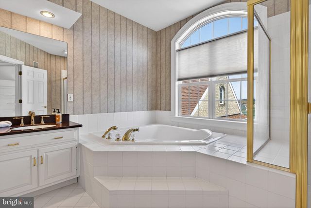 1137 OAKMONT DR, Lancaster, PA 17601