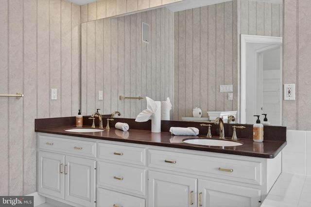 1137 OAKMONT DR, Lancaster, PA 17601