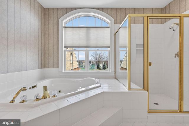 1137 OAKMONT DR, Lancaster, PA 17601