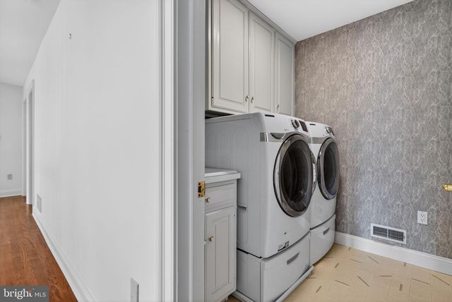 1137 OAKMONT DR, Lancaster, PA 17601