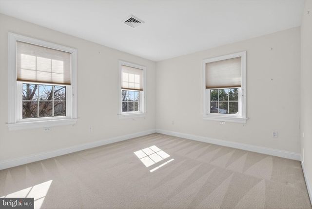 1137 OAKMONT DR, Lancaster, PA 17601