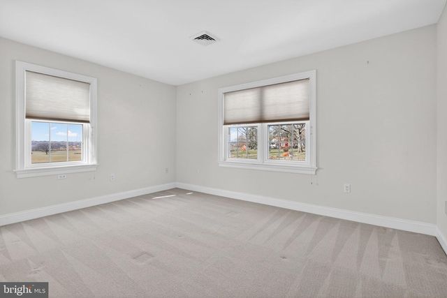 1137 OAKMONT DR, Lancaster, PA 17601