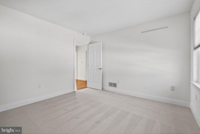 1137 OAKMONT DR, Lancaster, PA 17601