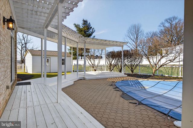 1137 OAKMONT DR, Lancaster, PA 17601