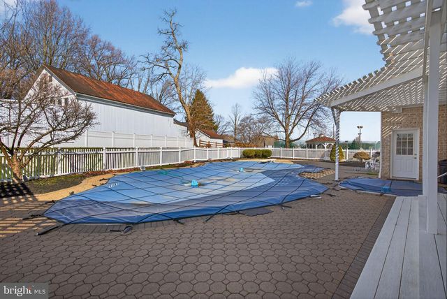 1137 OAKMONT DR, Lancaster, PA 17601