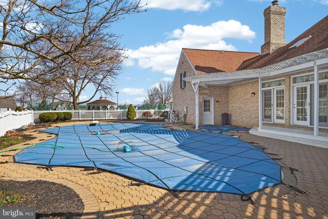 1137 OAKMONT DR, Lancaster, PA 17601