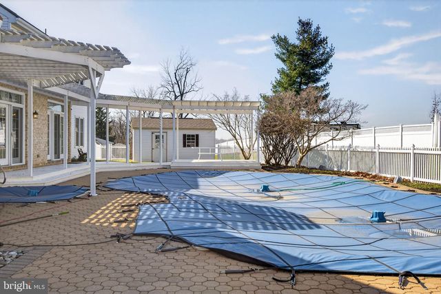 1137 OAKMONT DR, Lancaster, PA 17601