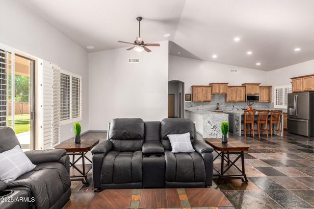 38022 N 2ND Avenue, Phoenix, AZ 85086