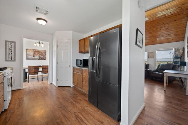 712 County Road 330, Granger, TX 76530