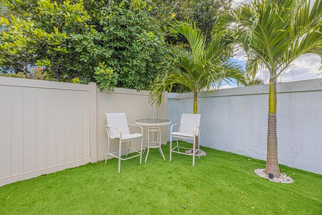 23246 L Ermitage Circle, Boca Raton, FL 33433