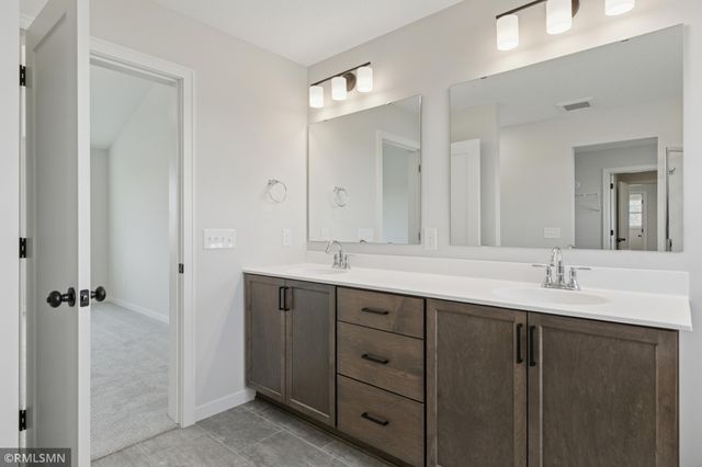 10115 Blackmoor Road, Woodbury, MN 55129