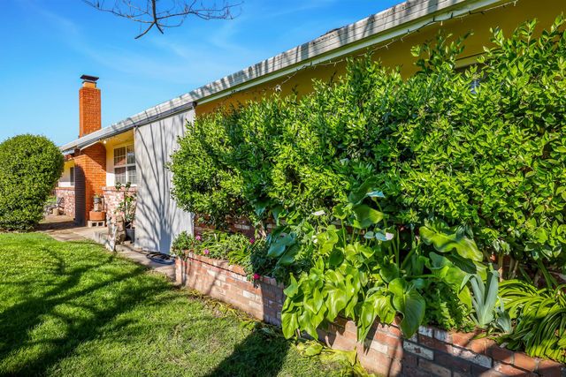 23404 N Bruella Rd, Acampo, CA 95220