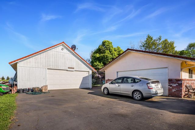 23404 N Bruella Rd, Acampo, CA 95220
