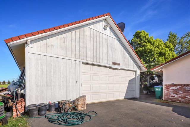 23404 N Bruella Rd, Acampo, CA 95220