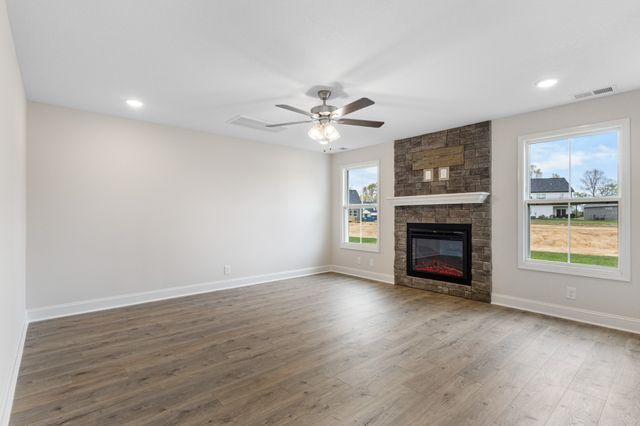 1013 Cherry Acres Dr, Clarksville, TN 37042