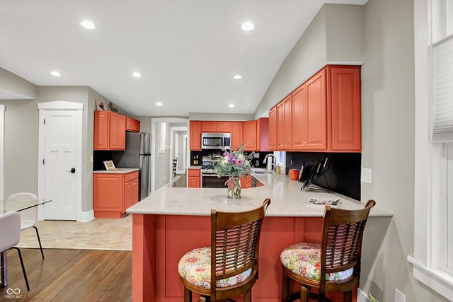 140 N Main Street, Zionsville, IN 46077