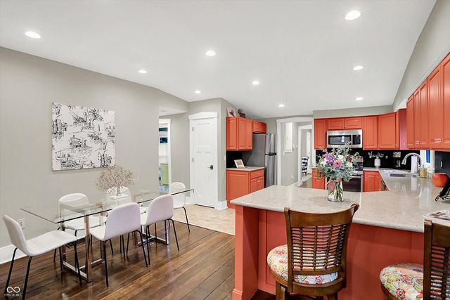 140 N Main Street, Zionsville, IN 46077