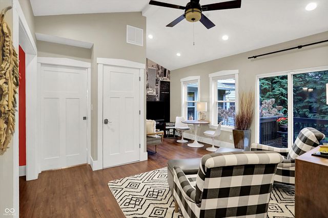 140 N Main Street, Zionsville, IN 46077