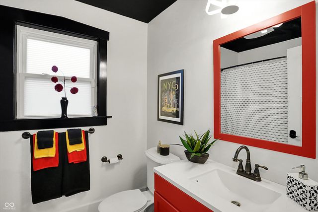 140 N Main Street, Zionsville, IN 46077