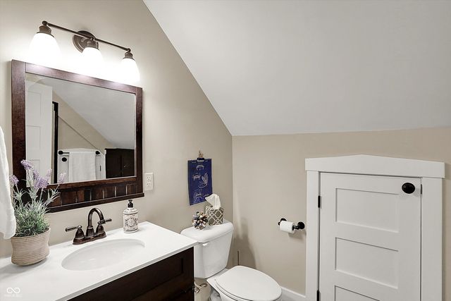 140 N Main Street, Zionsville, IN 46077