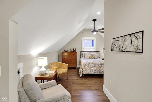 140 N Main Street, Zionsville, IN 46077