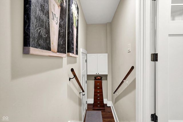 140 N Main Street, Zionsville, IN 46077