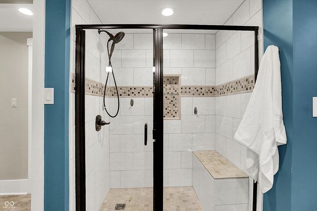 140 N Main Street, Zionsville, IN 46077