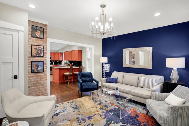 140 N Main Street, Zionsville, IN 46077