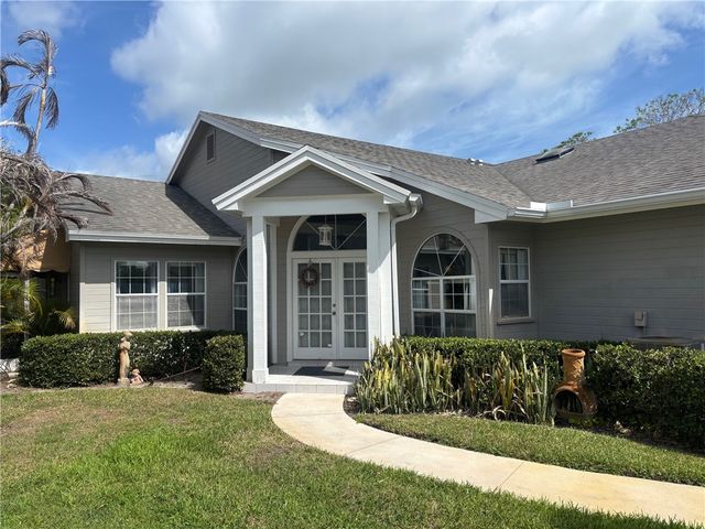 585 W Pointe Court SW, Vero Beach, FL 32962