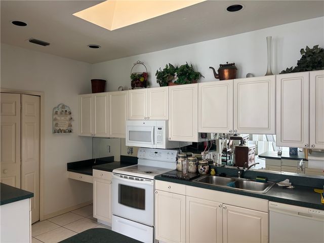 585 W Pointe Court SW, Vero Beach, FL 32962