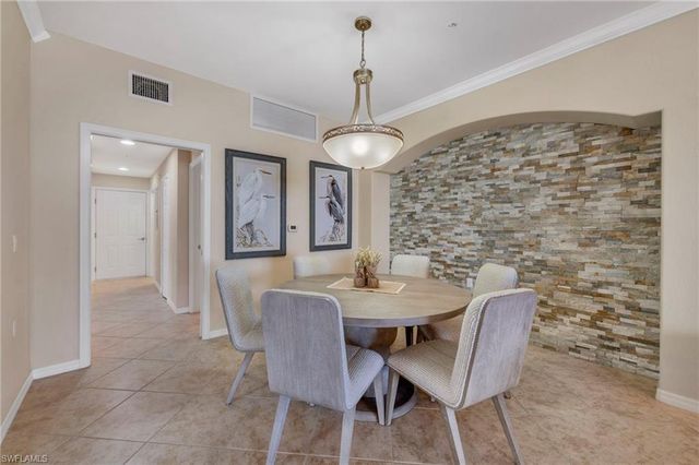 10626 Smokehouse Bay DR 102, Naples, FL 34120