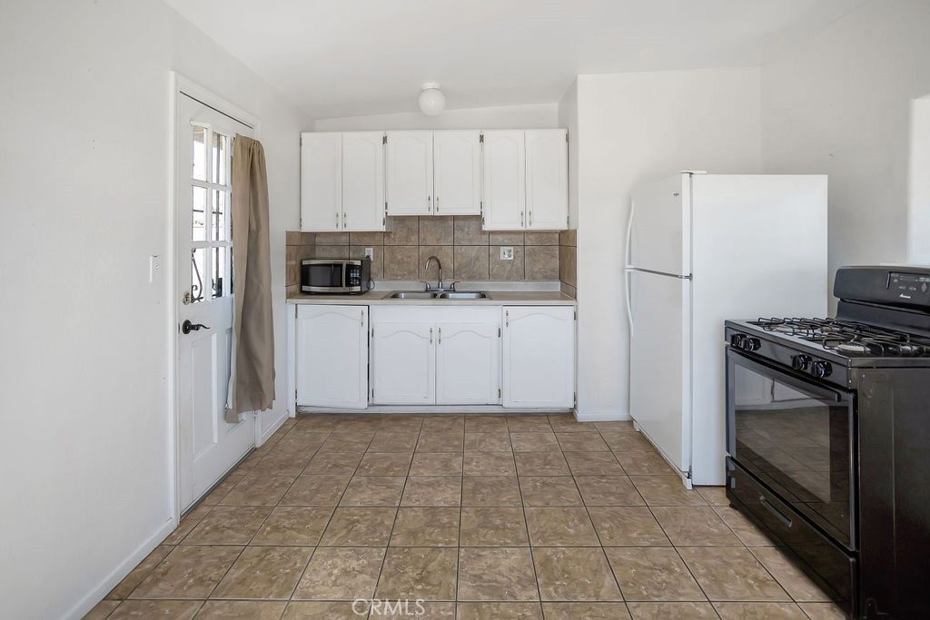 Image 6 of property listing at 7070 Grand, Yucca Valley, CA 92284