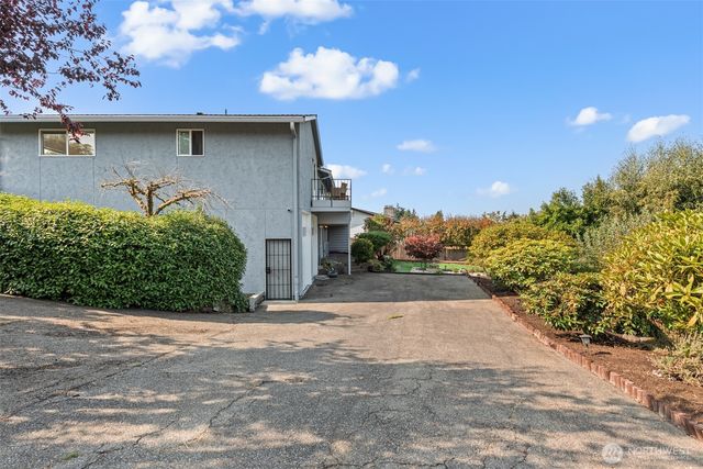 1133 Emerald Hills Drive, Edmonds, WA 98020