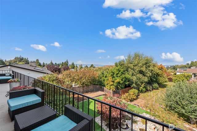 1133 Emerald Hills Drive, Edmonds, WA 98020