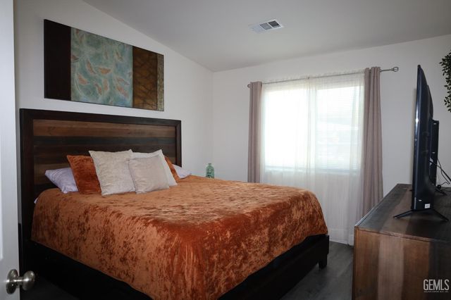 1108 Guadalupe Avenue, Bakersfield, CA 93307