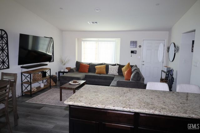 1108 Guadalupe Avenue, Bakersfield, CA 93307