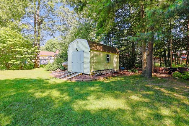 8 Winterberry Drive, Coventry, RI 02816