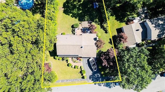 8 Winterberry Drive, Coventry, RI 02816