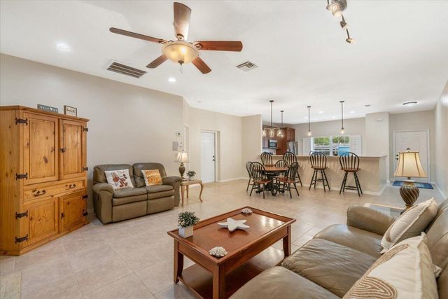 1410 4th Court, Vero Beach, FL 32960