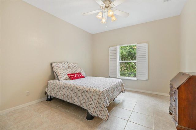 1410 4th Court, Vero Beach, FL 32960