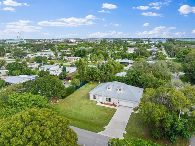 1410 4th Court, Vero Beach, FL 32960