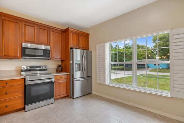 1410 4th Court, Vero Beach, FL 32960
